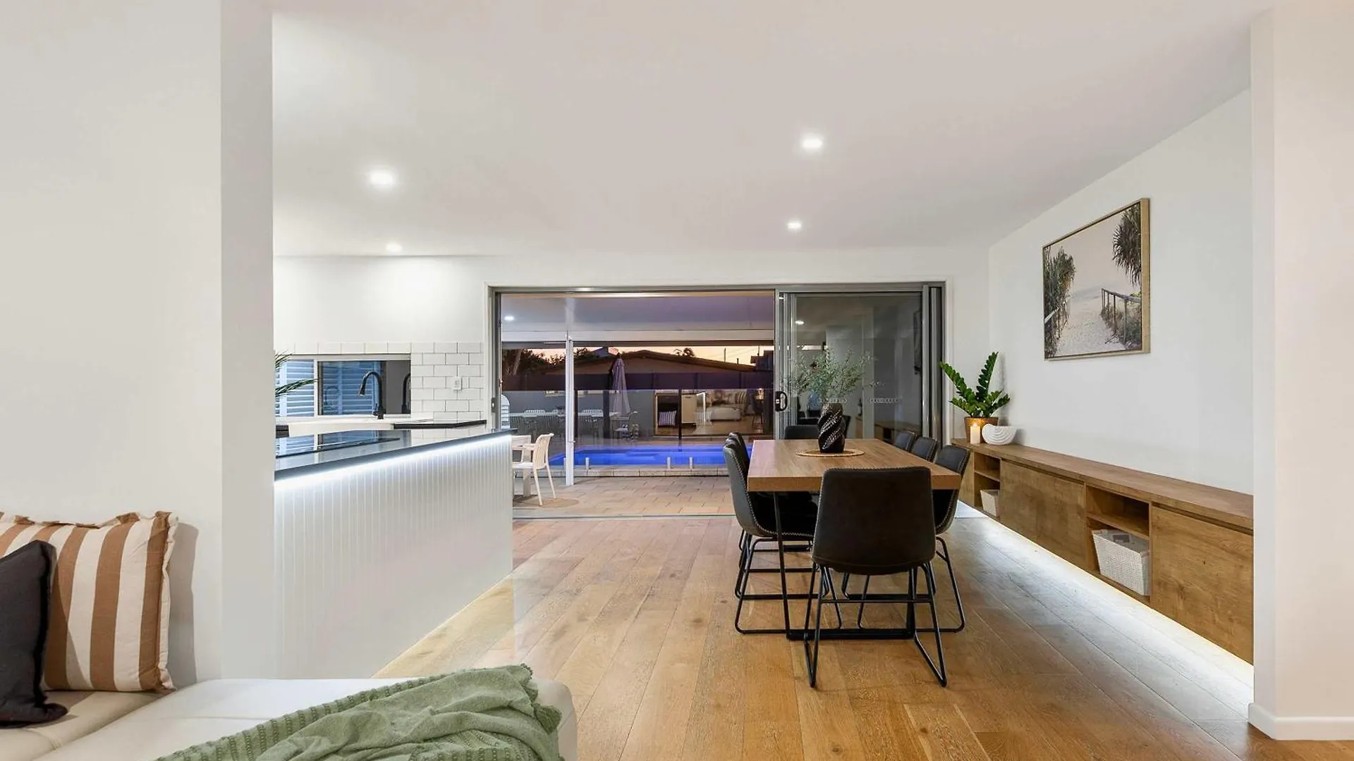 The Oceanic Villa Buddina 0*,